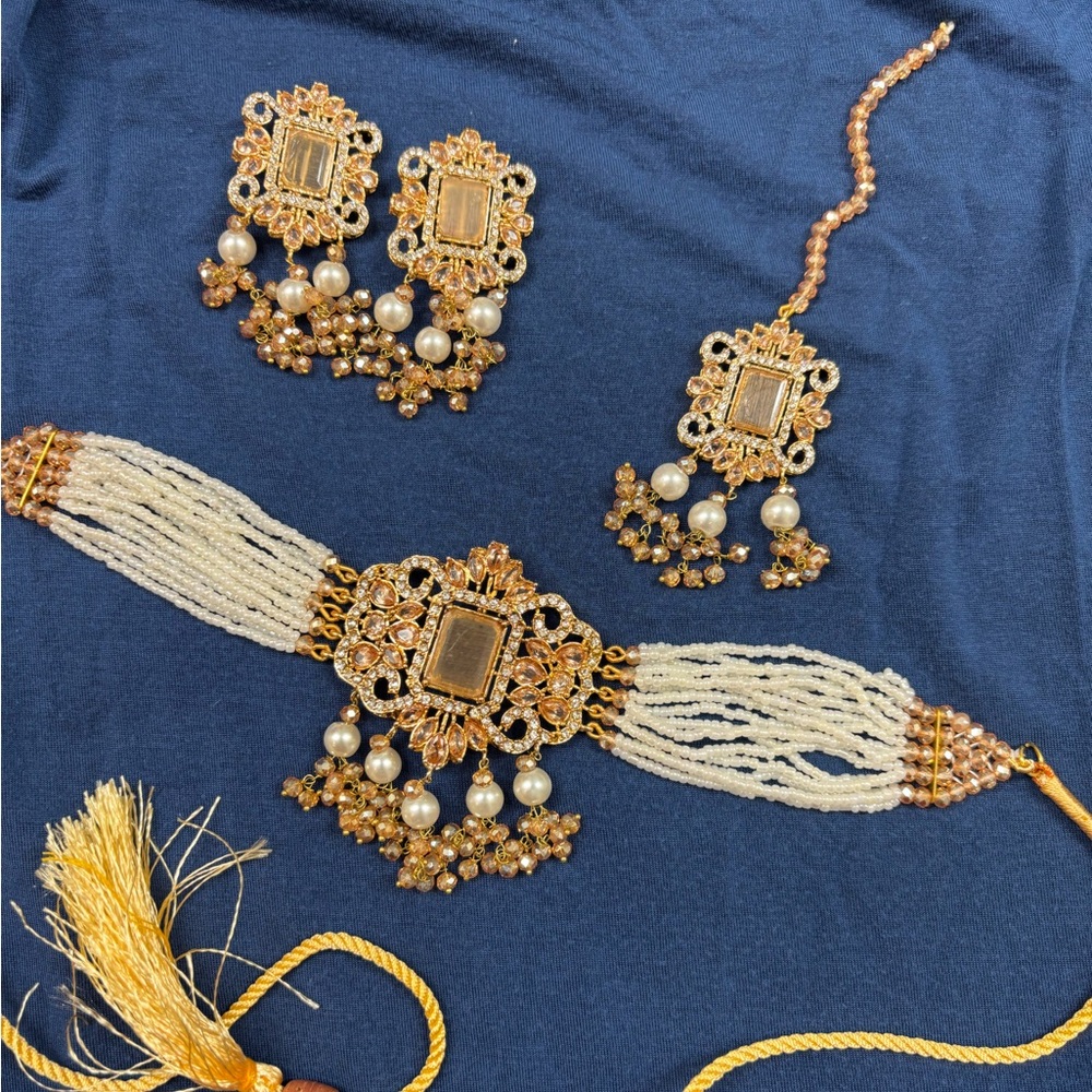 Champagne choker set